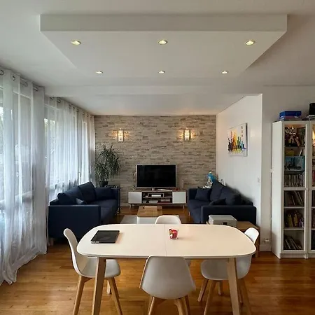 Complet / Terrasse Διαμέρισμα *